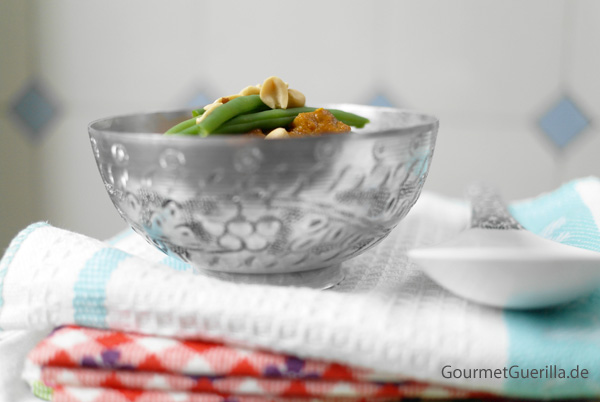 A pot full of "very rich" luck: peanut-eggplant soup